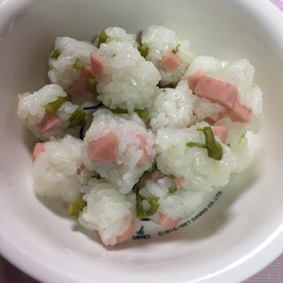 離乳食完了期☆魚肉ソーセージとアスパラ混ぜおにぎり